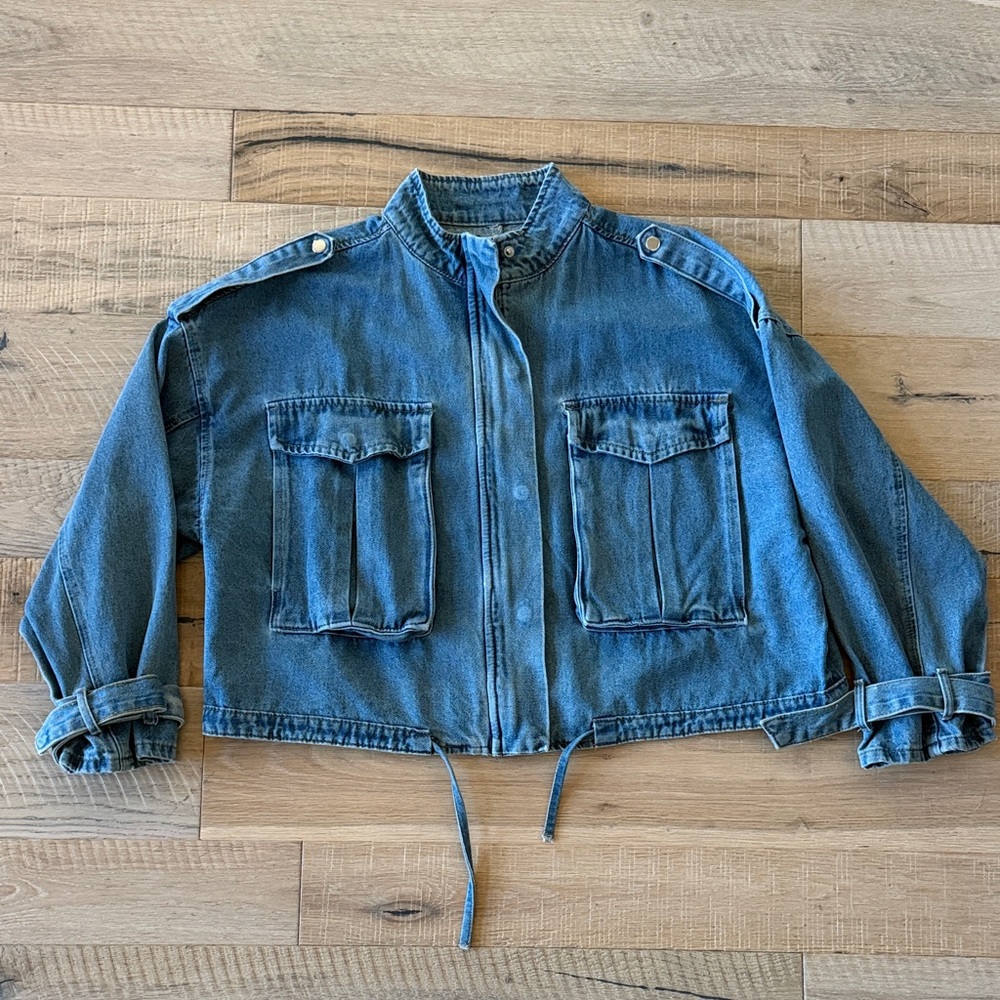 Veveret Cropped Denim Jacket